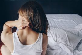 Causas del dolor de cuello al levantarse