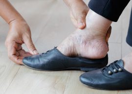 Cuidado pies de personas mayores